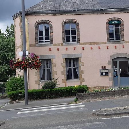 Logis Hotel Le Grand Cerf Ernee Экстерьер фото