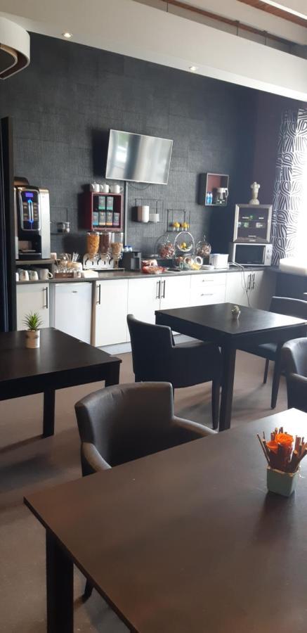 Logis Hotel Le Grand Cerf Ernee Экстерьер фото