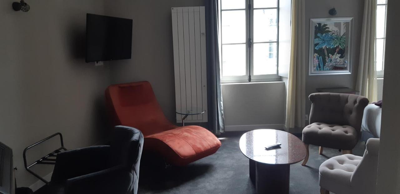 Logis Hotel Le Grand Cerf Ernee Экстерьер фото