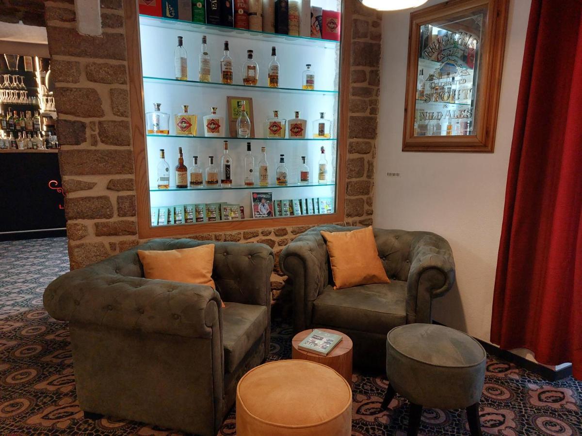 Logis Hotel Le Grand Cerf Ernee Экстерьер фото