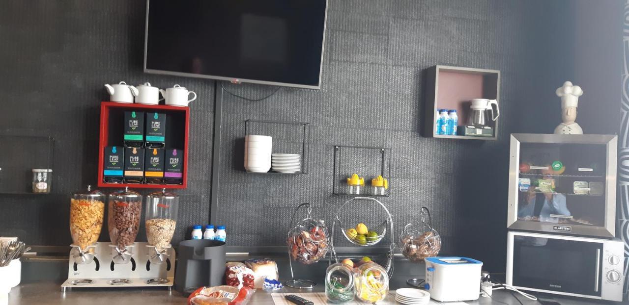 Logis Hotel Le Grand Cerf Ernee Экстерьер фото