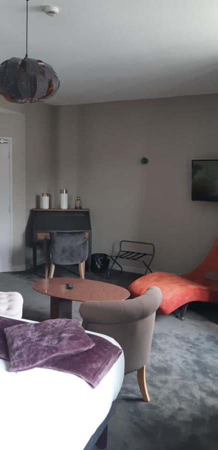 Logis Hotel Le Grand Cerf Ernee Экстерьер фото