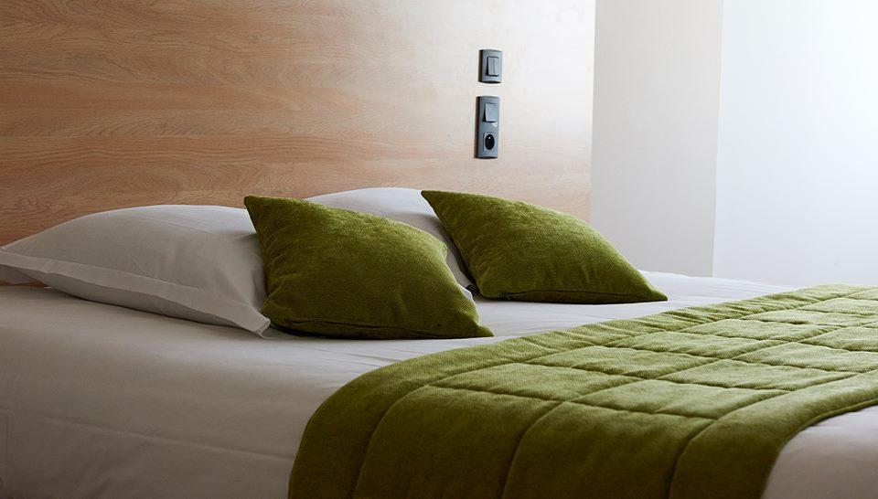 Logis Hotel Le Grand Cerf Ernee Экстерьер фото