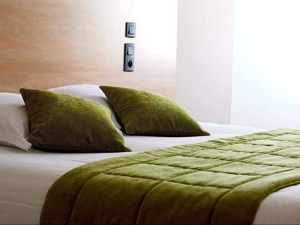 Logis Hotel Le Grand Cerf Ernee Экстерьер фото
