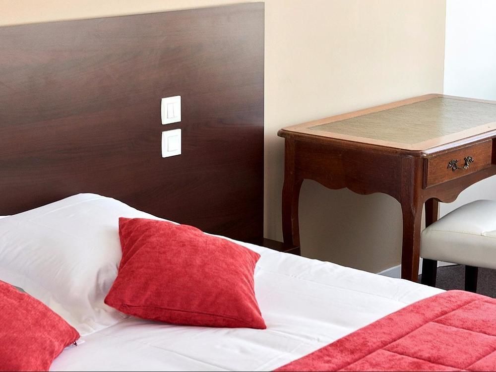 Logis Hotel Le Grand Cerf Ernee Экстерьер фото